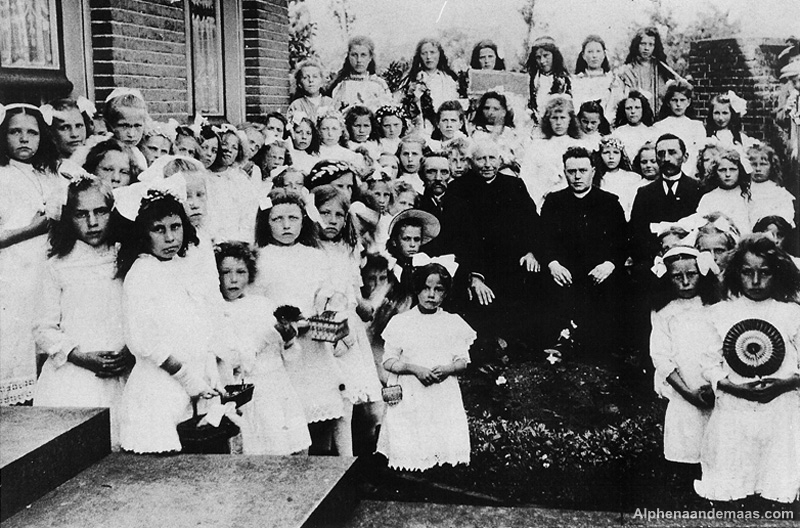 40-jarig Priesterfeest van Pastoor Sloots in 1920.